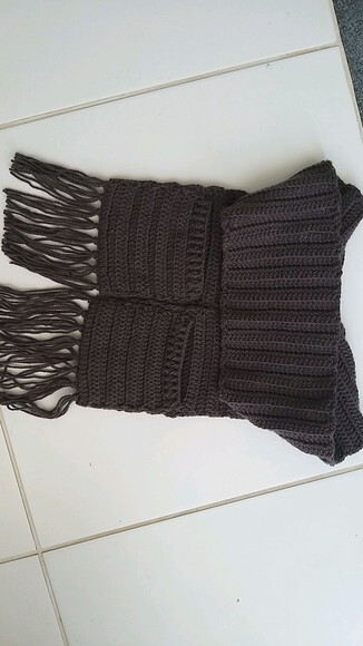 Cachecol com bolso de crochê