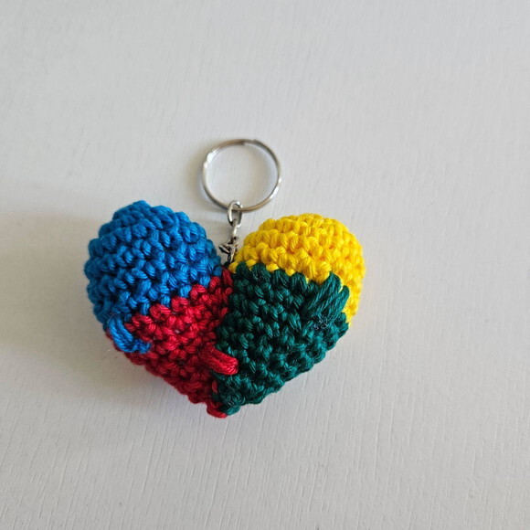 Coração Amigurumi Autismo Chaveirinho