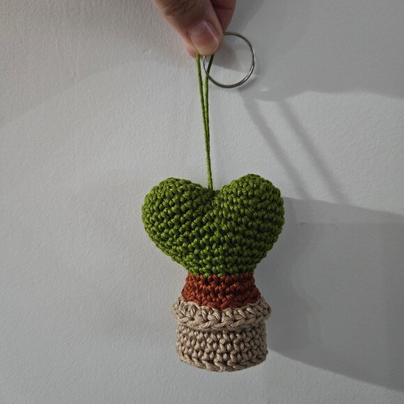 Lembrancinha Cacto Coração Amigurumi