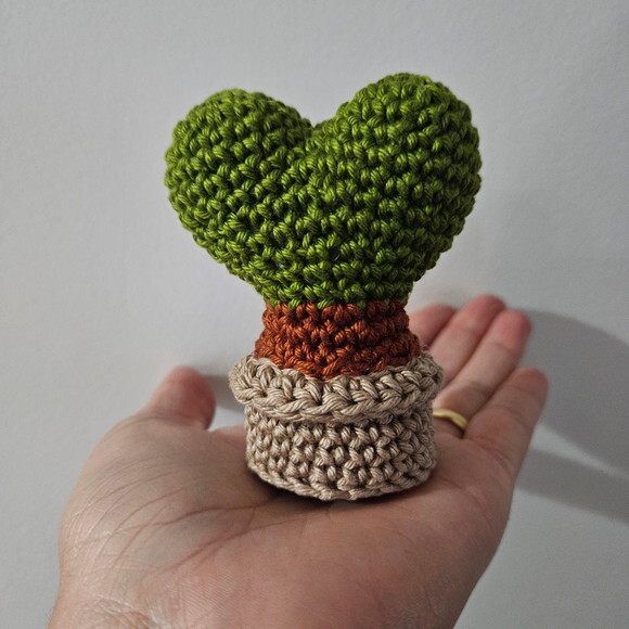 Lembrancinha Cacto Coração Amigurumi