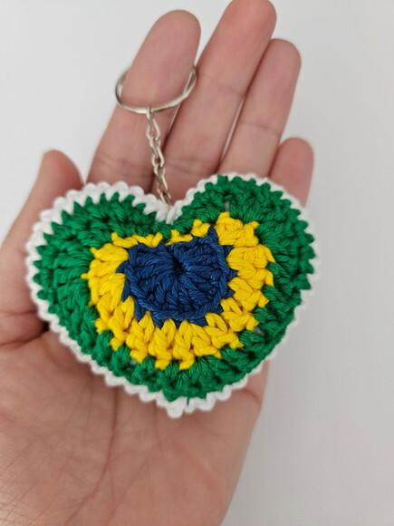 Lembrancinha Chaveiro Coração de Crochê Brasil Chaveiros