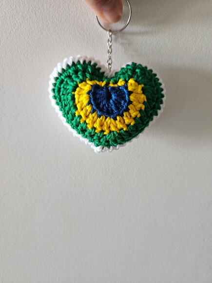 Lembrancinha Chaveiro Coração de Crochê Brasil Chaveiros