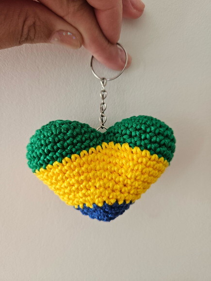 Lembrancinha Chaveiro Coração de Crochê Brasil Chaveiros