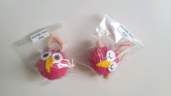 Lembrancinha corujinha amigurumi chaveirinho