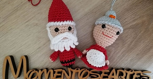 Lembrancinhas bonequinhos papai noel e mamãe noel.