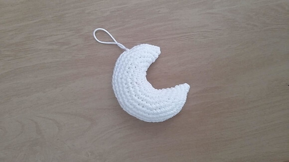 Lua amigurumi lembrancinha