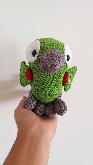Papagaio amigurumi