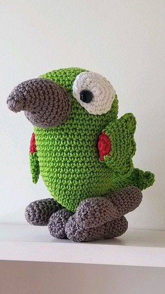 Papagaio amigurumi