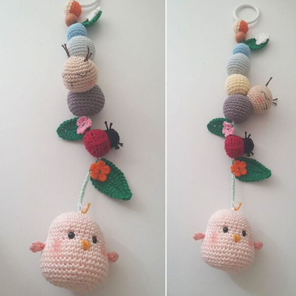 Pingente para berço de crochê tema jardim