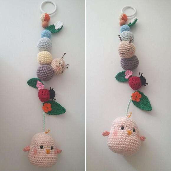 Pingente para berço de crochê tema jardim