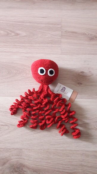Polvo de Crochê amigurumi vermelho