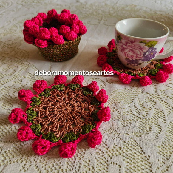 Porta Copo de Crochê Vasinho de Rosas C/4 Unid.