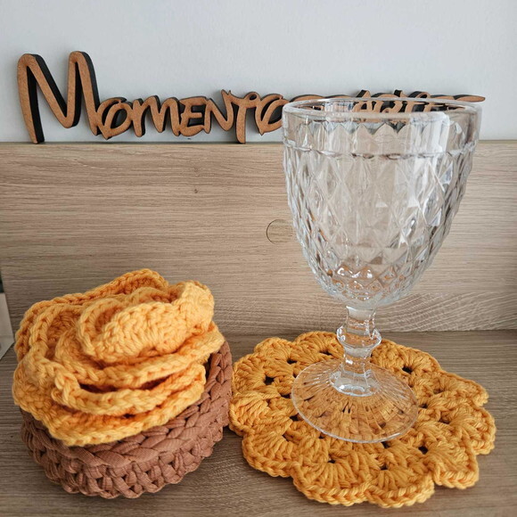 Porta Copo de Crochê com Vasinho.