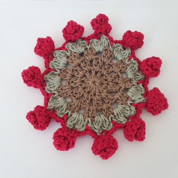 Porta Copo de Crochê Vasinho de Rosas C/4 Unid.