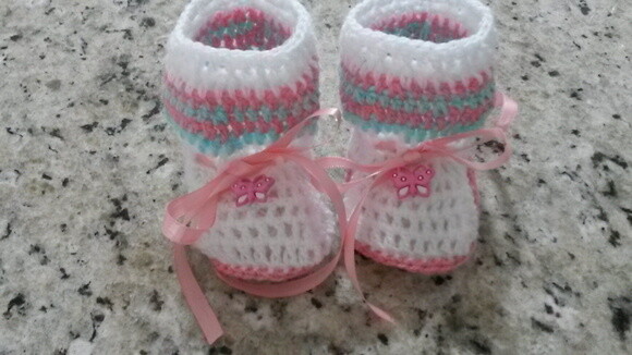 Sapatinho de Crochê para bebês botinha branca com rosa