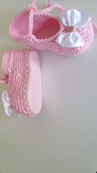 Sapatinho de Crochê para bebês com solinha de silicone