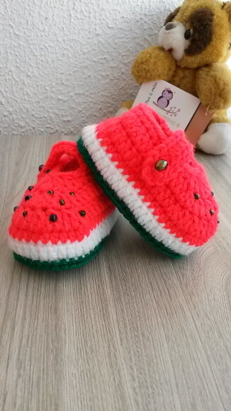 Sapatinho de Crochê para Bebês Mocassim Menina Melancia