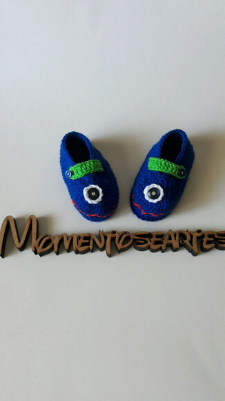 Sapatinho de Crochê para bebês mocassim monstrinho