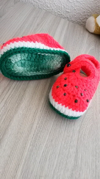 Sapatinho de Crochê para Bebês Mocassim Menina Melancia