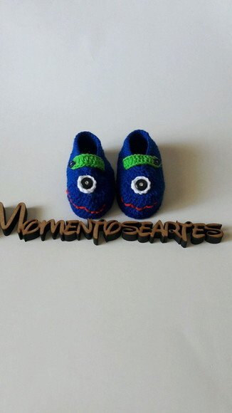 Sapatinho de Crochê para bebês mocassim monstrinho