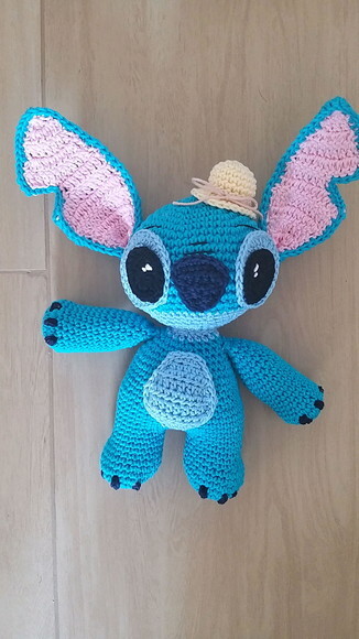 Stitch amigurumi boneco