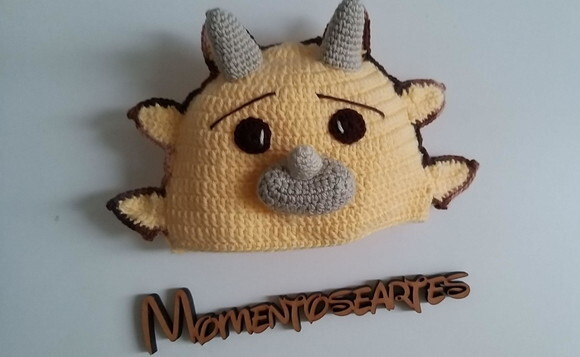 Touca de Croche Dinossauro Triceratops
