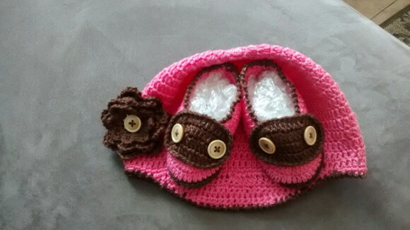 Touca e sapatinho de Croche rosa flor