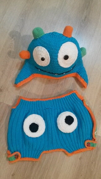 Touca e short tapa fraldas de Croche monstro