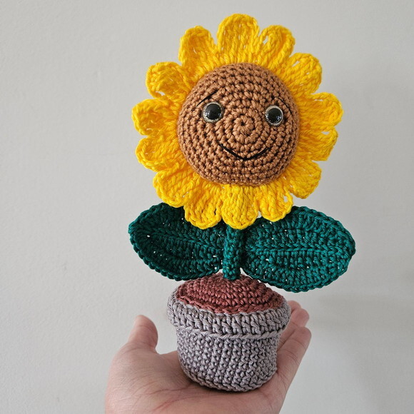 Vaso de Girassol Crochê Amigurumi com Rostinho