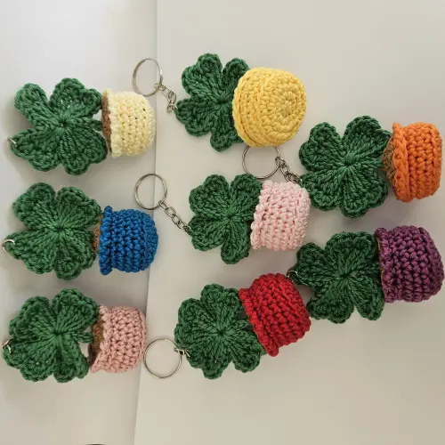 Lembrancinhas girassol, trevo da sorte e florzinha amigurumi chav