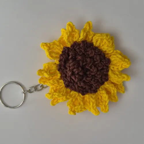 Lembrancinhas girassol, trevo da sorte e florzinha amigurumi chaveirinhos