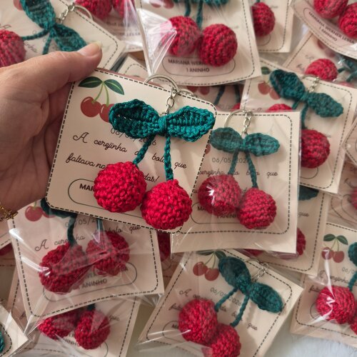 Lembrancinhas cerejinhas de crochê chaveirinhos