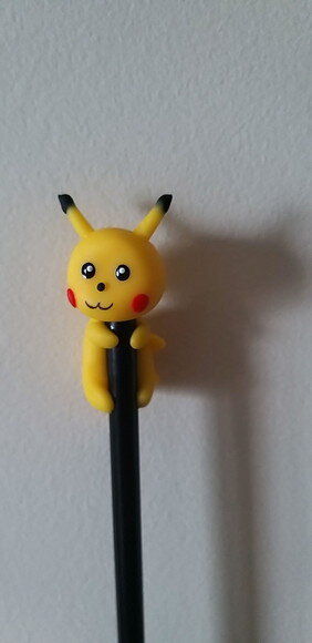 Lápis com ponteiras pikachu biscuit