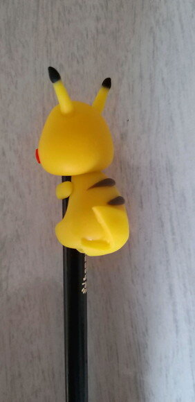 Lápis com ponteiras pikachu biscuit
