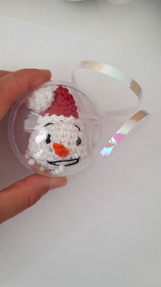 Bola de Natal com Amigurumi