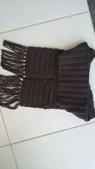 Cachecol com bolso de crochê