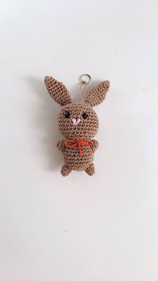 Coelho amigurumi bonequinho