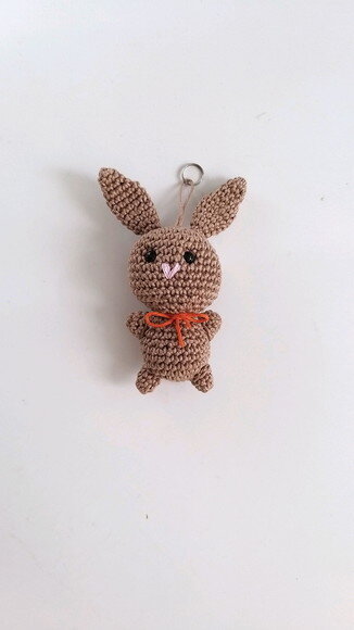 Coelho amigurumi bonequinho