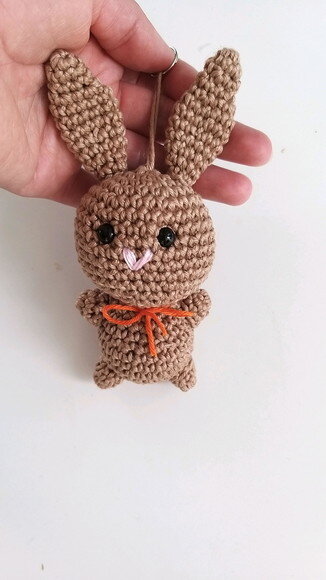Coelho amigurumi bonequinho