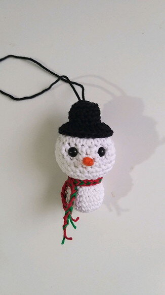 Enfeites de Natal Amigurumi Boneco de Neve Brilha no Escuro.