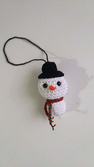 Enfeites de Natal Amigurumi Boneco de Neve Brilha no Escuro.
