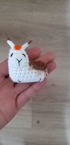 Ilhama pingente amigurumi