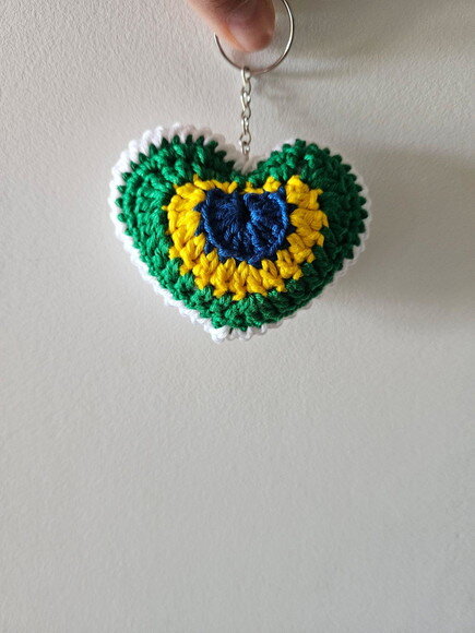 Lembrancinha Chaveiro Coração de Crochê Brasil Chaveiros