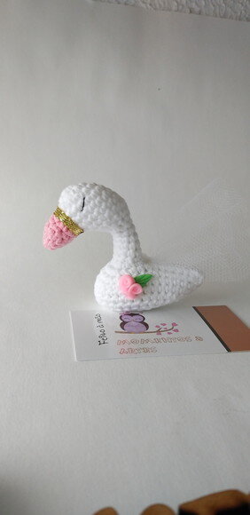 Lembrancinha cisne de crochê amigurumi