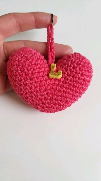 Lembrancinhas Coração Amigurumi com Pingentinho Letra
