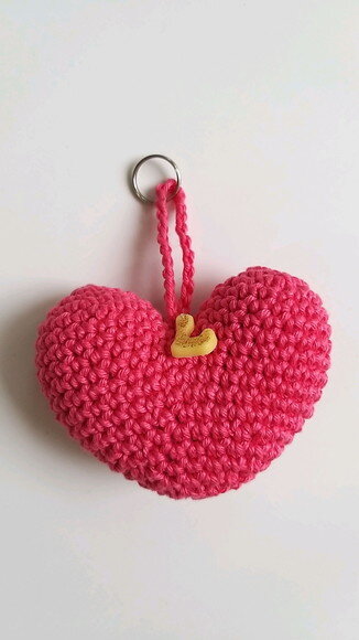 Lembrancinhas Coração Amigurumi com Pingentinho Letra