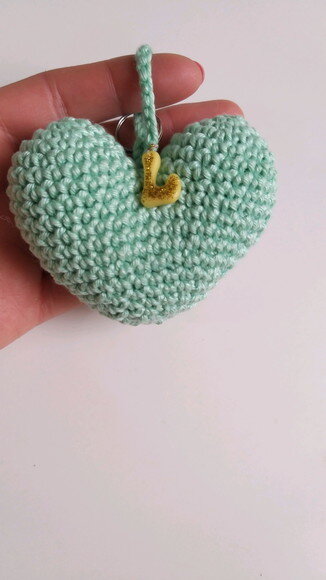 Lembrancinhas Coração Amigurumi com Pingentinho Letra