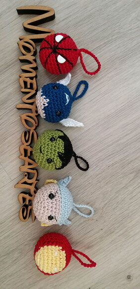 Lembrancinhas os herois amigurumi chaveiro