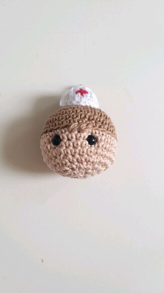 Lembrancinhas profissao enfermeira amigurumi chaveiro