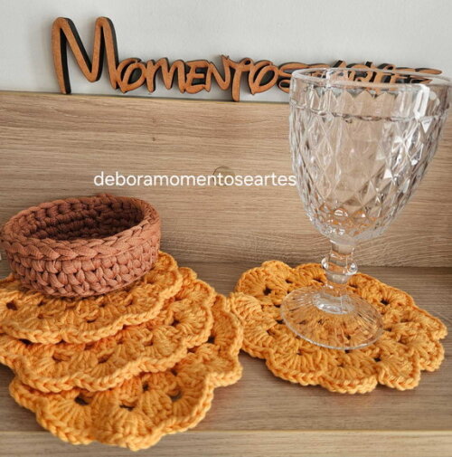 Porta Copo de Crochê com Vasinho.